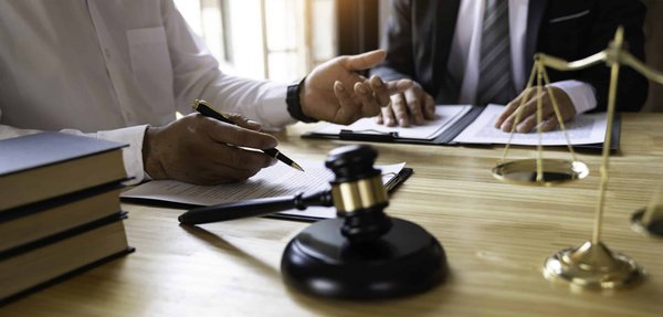 5 étapes pour choisir le meilleur statut juridique pour votre entreprise" ou "Ce que vous devez savoir sur les formes juridiques d'entreprise avant de vous lancer