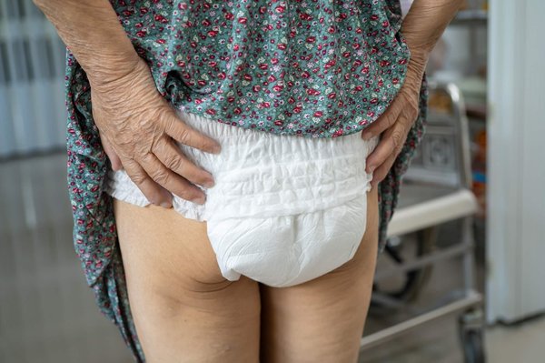 Incontinence chez les adultes : découvrez les avantages des couches pour adultes