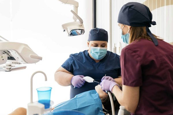 Quels soins recommandez-vous après une chirurgie dentaire ?